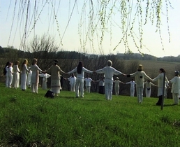 Frühlingsfest - Tanz beim weissen Fest